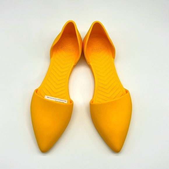 Native - NWT Audrey Groovy Yellow Pointed Toe Lightweight Flats Size 8 - Picture 1 of 16